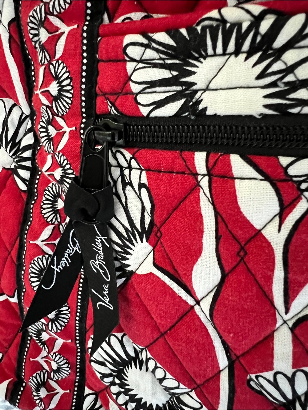 Vera Bradley Red and White Quilted Floral Crossbody Bag - Picture 5 of 11